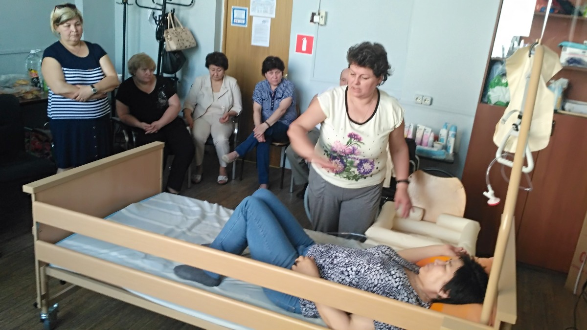 12 people attended seminars of the Patronage Care School for relatives and cares